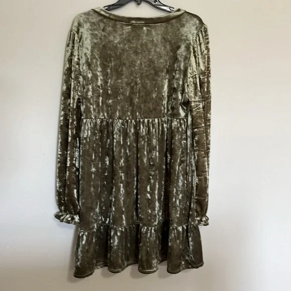 GeeGee Size Large NWT Green Crushed Velvet Long Sleeve Dress - Picture 5 of 6
